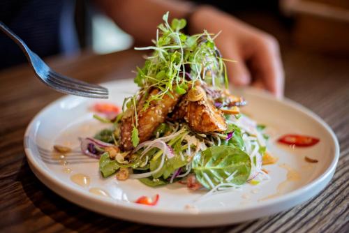 餐飲選擇, 六度汽車旅館 (Six Degrees Motel) in 阿爾巴尼