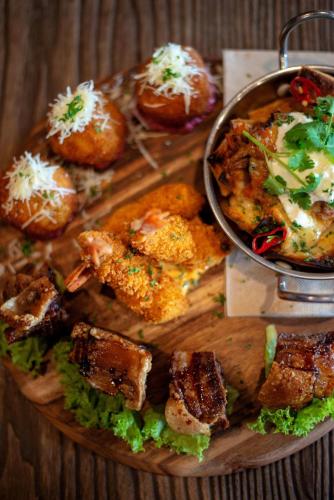 餐飲選擇, 六度汽車旅館 (Six Degrees Motel) in 阿爾巴尼