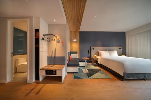 room detail thumbnail 2