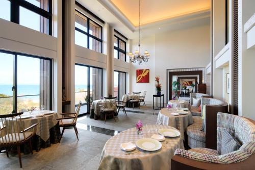 Restaurant, THE HIRAMATSU HOTELS & RESORTS GINOZA OKINAWA in Ginoza