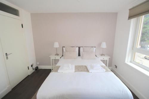 Lochrin Apartments - image 5