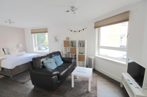 Lochrin Apartments - image 5