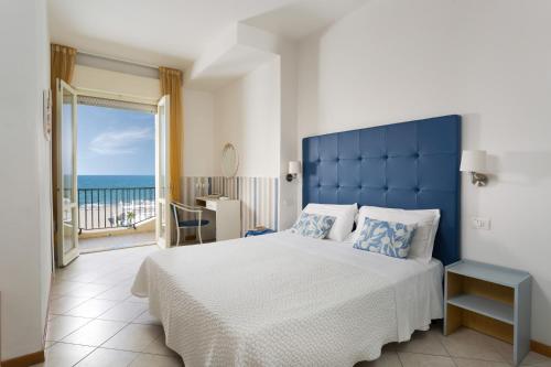 Ambasciatori Hotel - Davanti a noi solo il Mare in Misano Adriatico