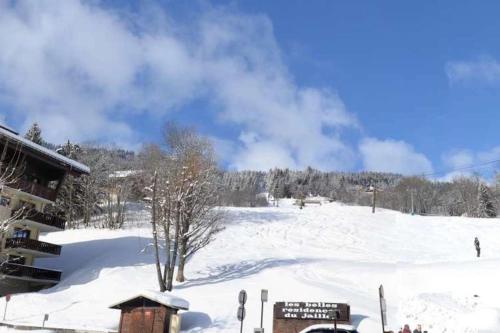 welcoming apartment with swimming pools near the Megeve ski slopes