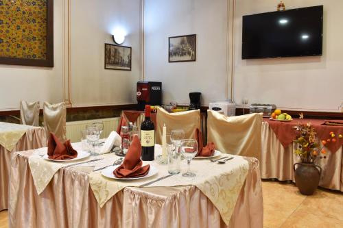 Belle Ville Hotel - image 3