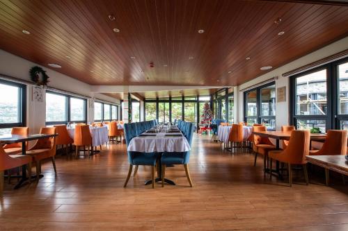 Restaurant, Sunset View Ridge Residences in Asin Road