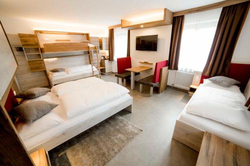 Wurzenrainer Hotel & Hostel in Wagrain