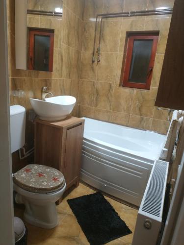 Miska Houze Miska Houze