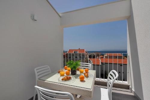 One-Bedroom Apartment with Balcony and Sea View