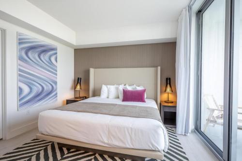 Spacious 2 Bedroom Hollywood Beach resort 12th floor