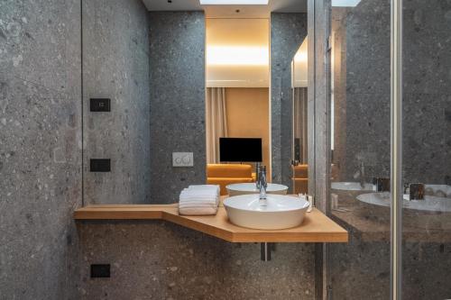 ESSENCE - Charming Suites