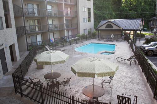 Olde Gatlinburg Rentals - image 12