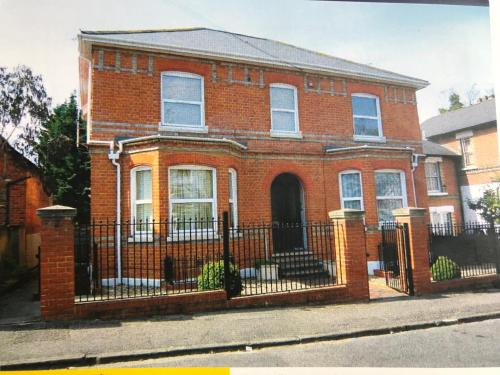 Comfortable Apartment In Reading West Sleeps 4, Reading, Berkshire