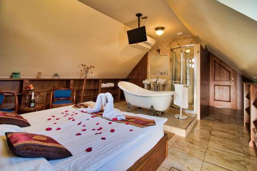  Palazzo Wellness Villa in Eger