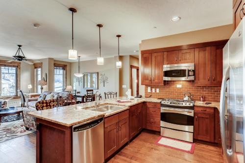 Luxury Water House Ski Condo with Pool & Hot Tubs condo - image 8