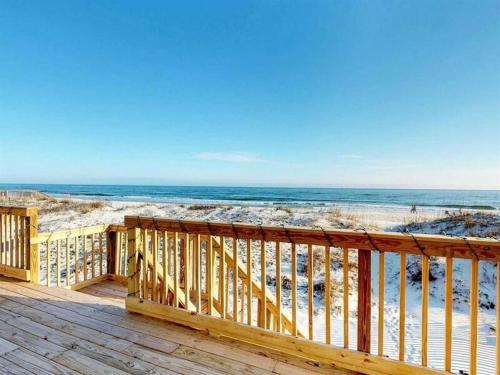 West Beach Bungalow by Meyer Vacation Rentals - main image