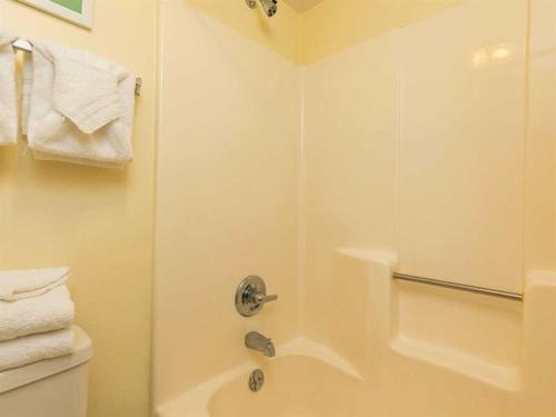 The Whaler 7B by Meyer Vacation Rentals - image 3