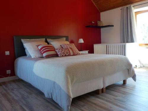 1 queen bed, 1 twin bed