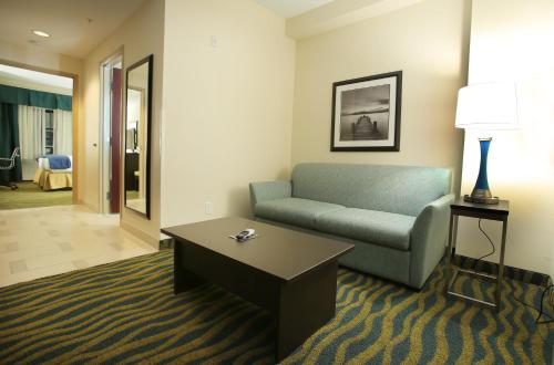 Holiday Inn Express & Suites Southport - Oak Island Area an IHG Hotel - image 4