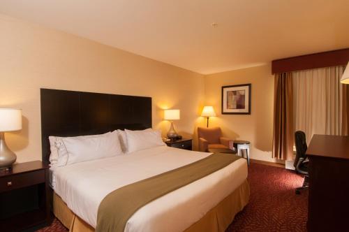 Holiday Inn Express Vernon-Manchester