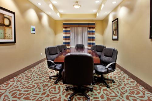 Holiday Inn Express Eunice Hotel By IHG - 회의실/연회장