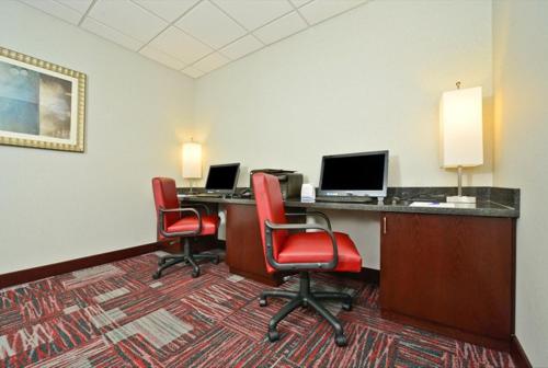 Holiday Inn Express & Suites Utica