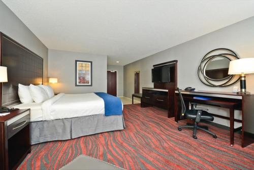 Holiday Inn Express & Suites Utica