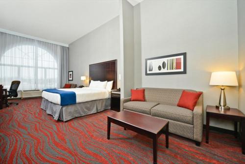 Holiday Inn Express & Suites Utica an IHG Hotel - image 7