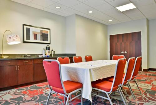 Holiday Inn Express & Suites Utica