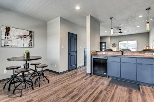 Stunning New 2/2.5 Condo in College Station-#305 - image 2