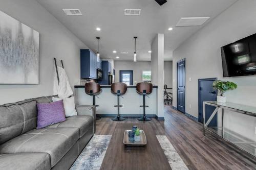 Stunning New 2/2.5 Condo in College Station-#305 - image 10