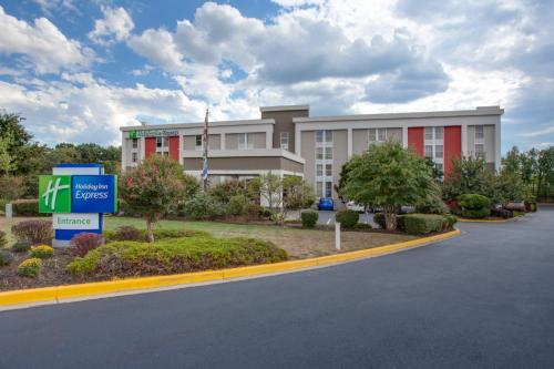 Holiday Inn Express Washington DC East- Andrews AFB, an IHG hotel - Hotel - Camp Springs