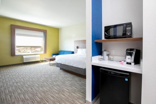 Holiday Inn Express - Lethbridge Southeast, an IHG Hotel