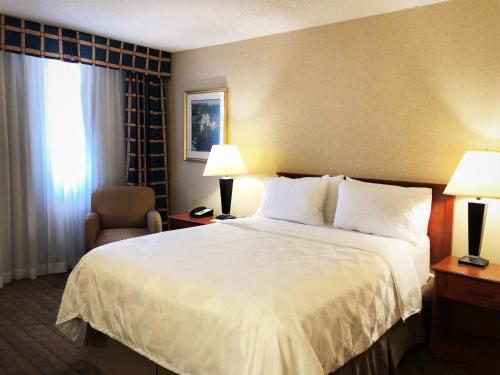 Amenida Residences, Calgary Holiday Inn Calgary Macleod Trail South is perfectly located for both business and leisure guests in Calgary (AB). The property offers a high standard of service and amenities to suit the individual n