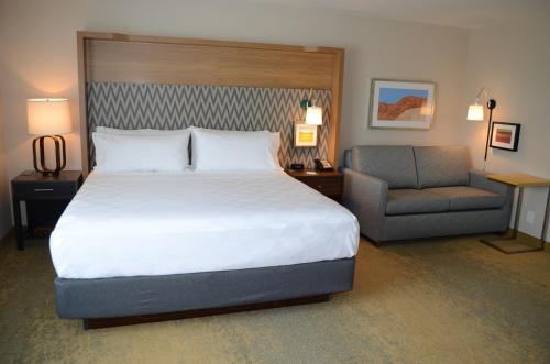 King Room image 6