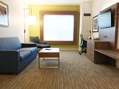 Holiday Inn Express Hotel & Suites White River Junction