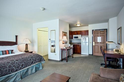 Staybridge Suites Rockford Hotel