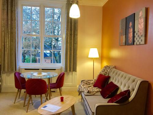 Velvet Nest 5 min walk from train station in Leamington Spa