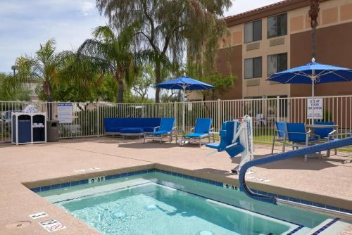Holiday Inn Express Scottsdale North Photo 25