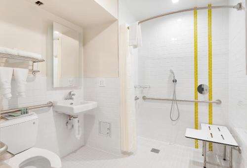 King Room  - Disability Access image 1