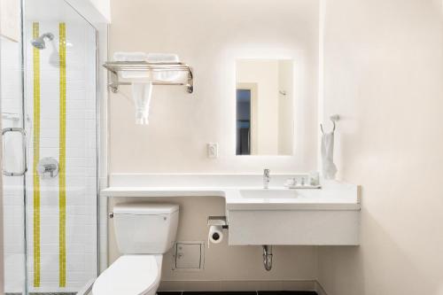 Best Western Red Coach Inn - image 2