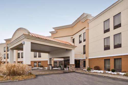 Holiday Inn Express Lewisburg - New Columbia, an IHG Hotel