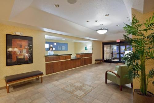Holiday Inn Express Kansas City - at the Legends! an IHG Hotel - image 16