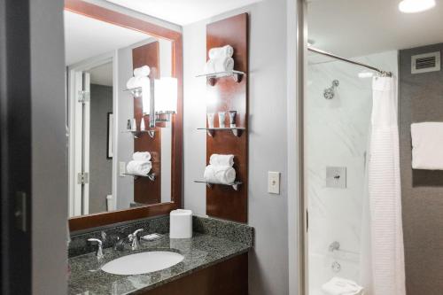 Radisson Hotel Memphis - University - image 2