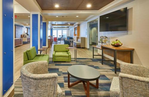 Holiday Inn Express Hotel & Suites Medford-Central Point, an IHG Hotel