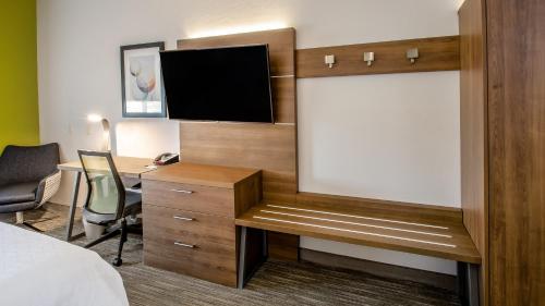 Holiday Inn Express & Suites - Olathe South an IHG Hotel - image 5