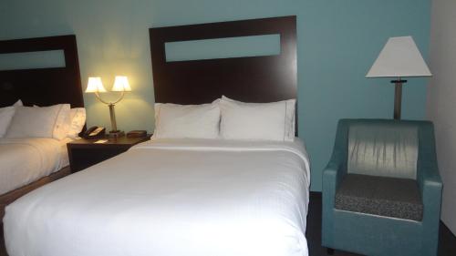 Holiday Inn Express Hotel Kansas City - Bonner Springs, an IHG Hotel