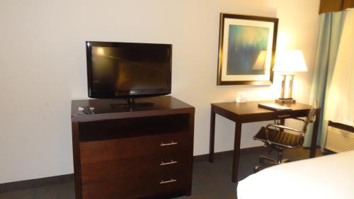 Holiday Inn Express Hotel Kansas City - Bonner Springs, an IHG Hotel