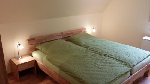 Pension Wauri , Ferienwohnung ' SCHWÄBISCHE ALB ' , Mansarden - Wohnung