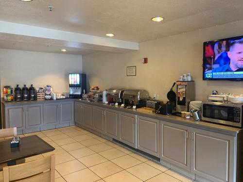 Country Inn & Suites by Radisson, West Valley City, UT